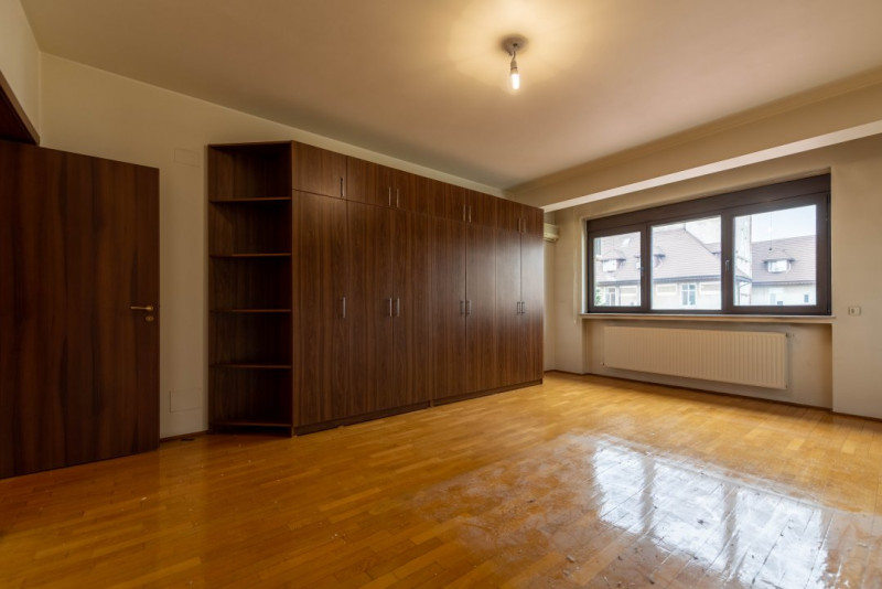 Apartament la Kiseleff cu livingroom de 53 mp si 2 locuri de parcare