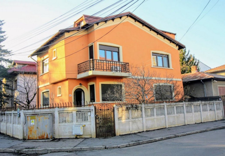 Domenii/ Agronomie, vila renovata,7 camere, 210 mp, teren 300 mp, zona linistita