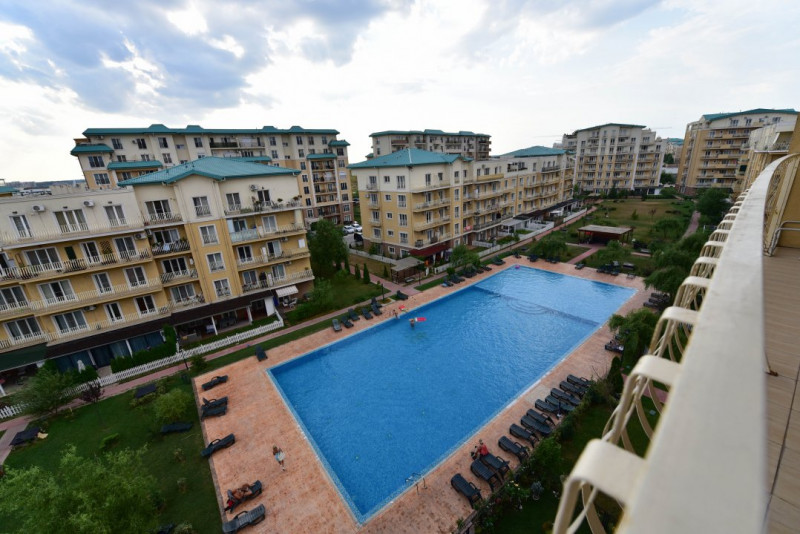 Apartament in Complexul Cosmopolis cu vedere catre piscina!
